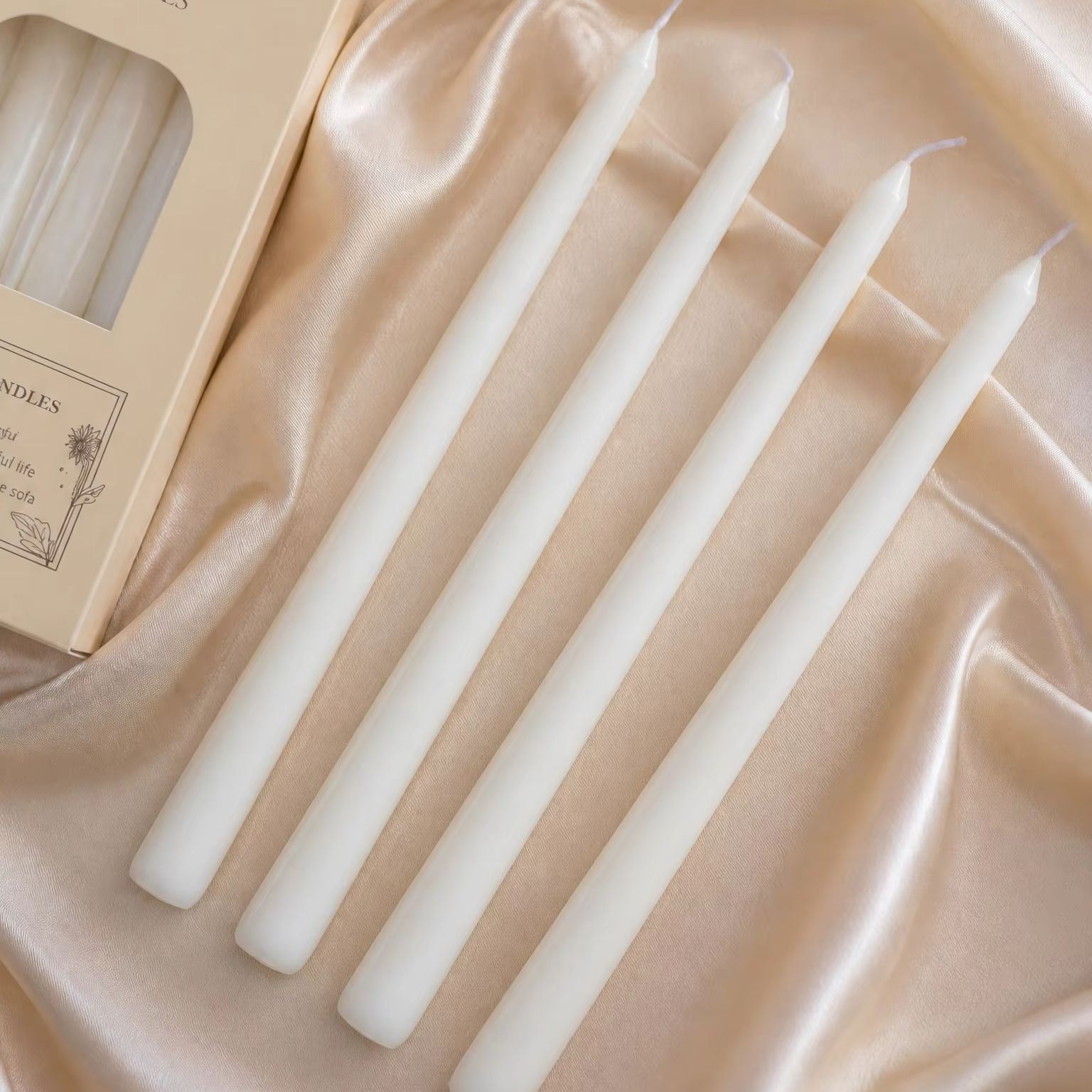 Home Fragrance No 4 - 4 sztuki długich świec zapachowych w